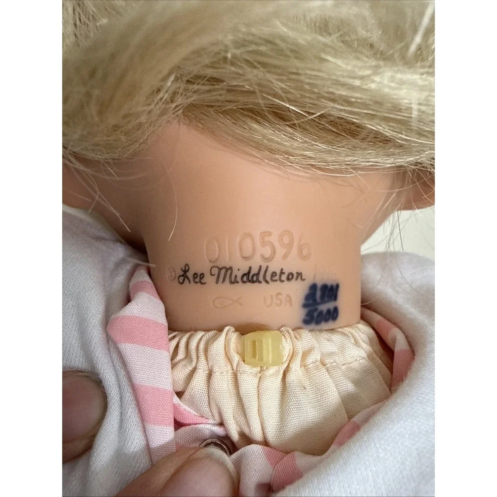 Vintage Lee Middleton Doll Realistic Newborn Honey Love (Awake Girl) Rotate Limb